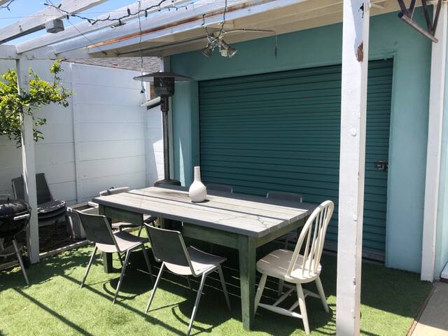 Iconic Venice Beach Bungalow gallery image 4