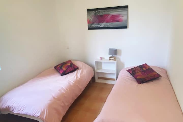 带衣柜的卧室3
2 x 90张床