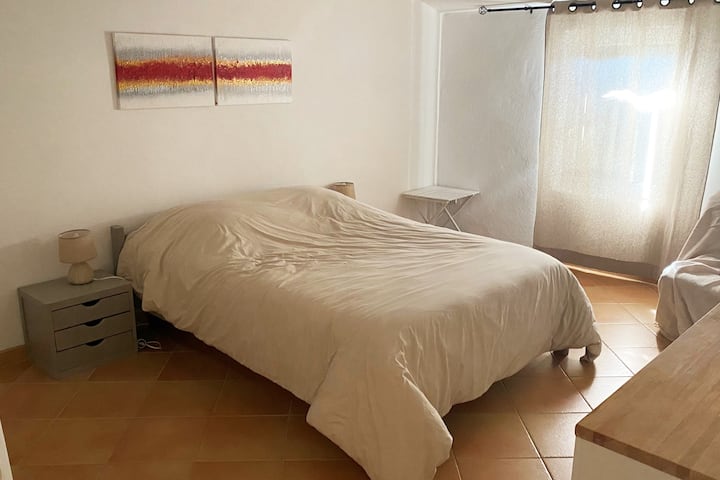 卧室1 
140张床
衣柜和抽屉柜