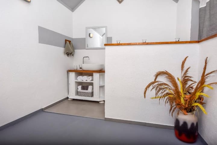 Luxe Apartment  With Private Pool Near Sea - Rogoznica