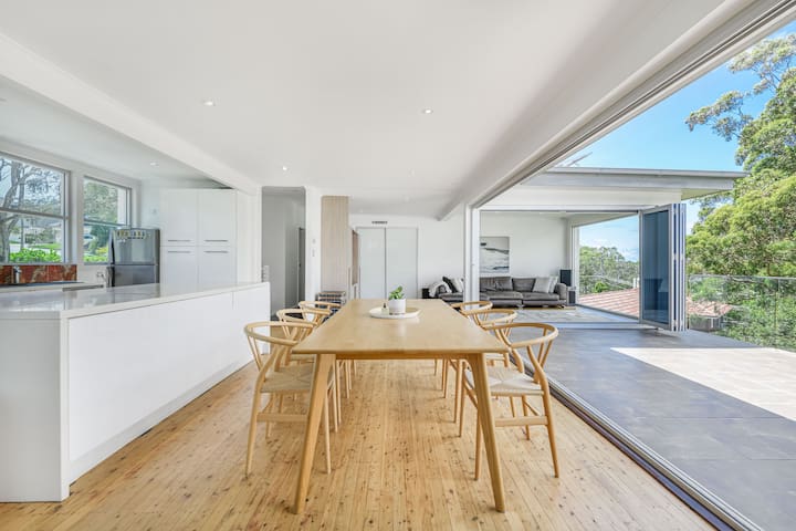 Substantial family home with harbour views