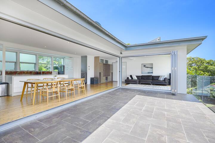 Substantial family home with harbour views gallery image 4