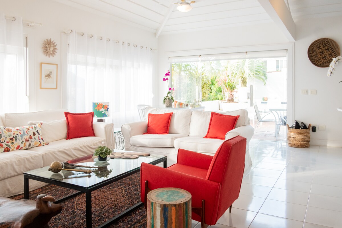 Popular Airbnb listing: Stunning house on Praia dos Ossos in Armação Dos Búzios