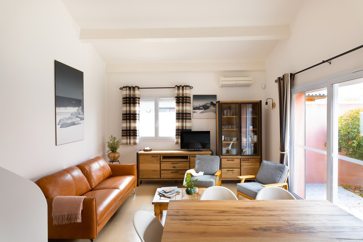 Top Airbnb: Villa 3 Bedrooms 3-minute walk to Cala Rossa Beach in Lecci