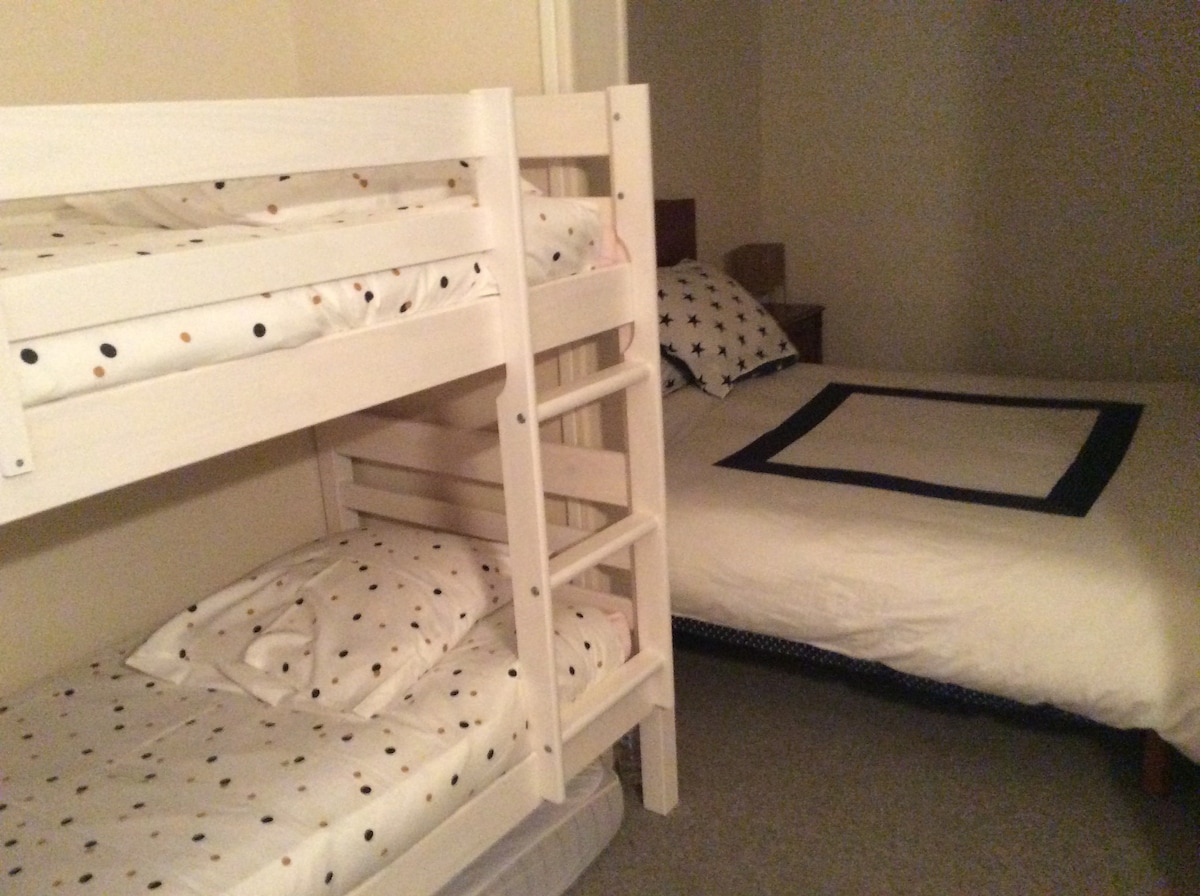 غرفة النوم الرئيسية