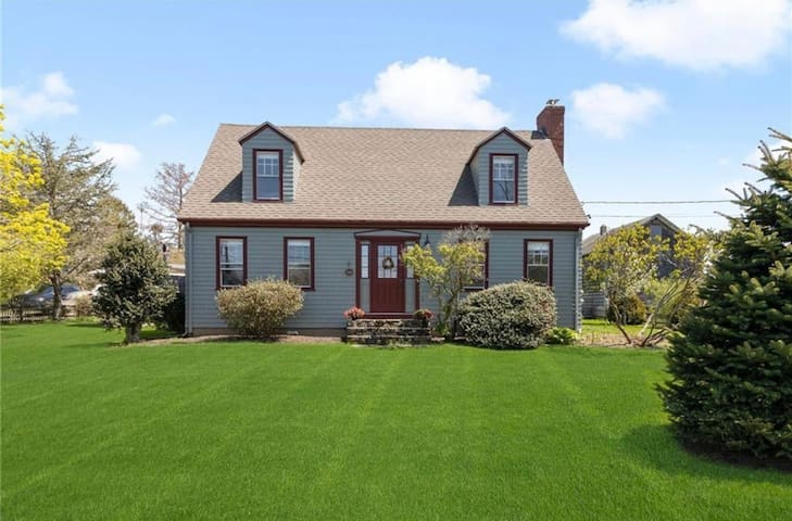 Walk to the Beach – Serene Coastal Country Cottage gallery image 2