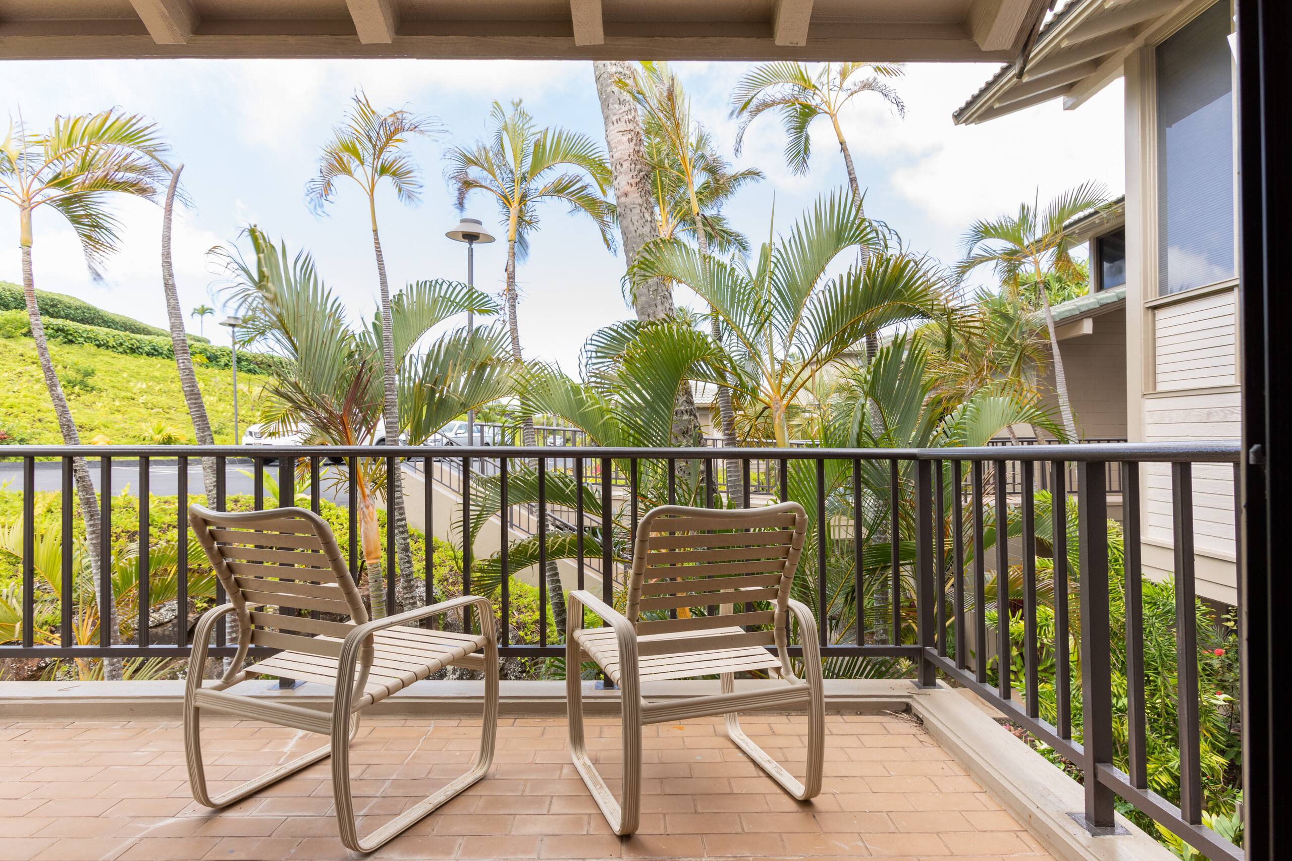 Condo in Lahaina · ★4.92 · 1 bedroom · 2 beds · 1 bath - Image 31