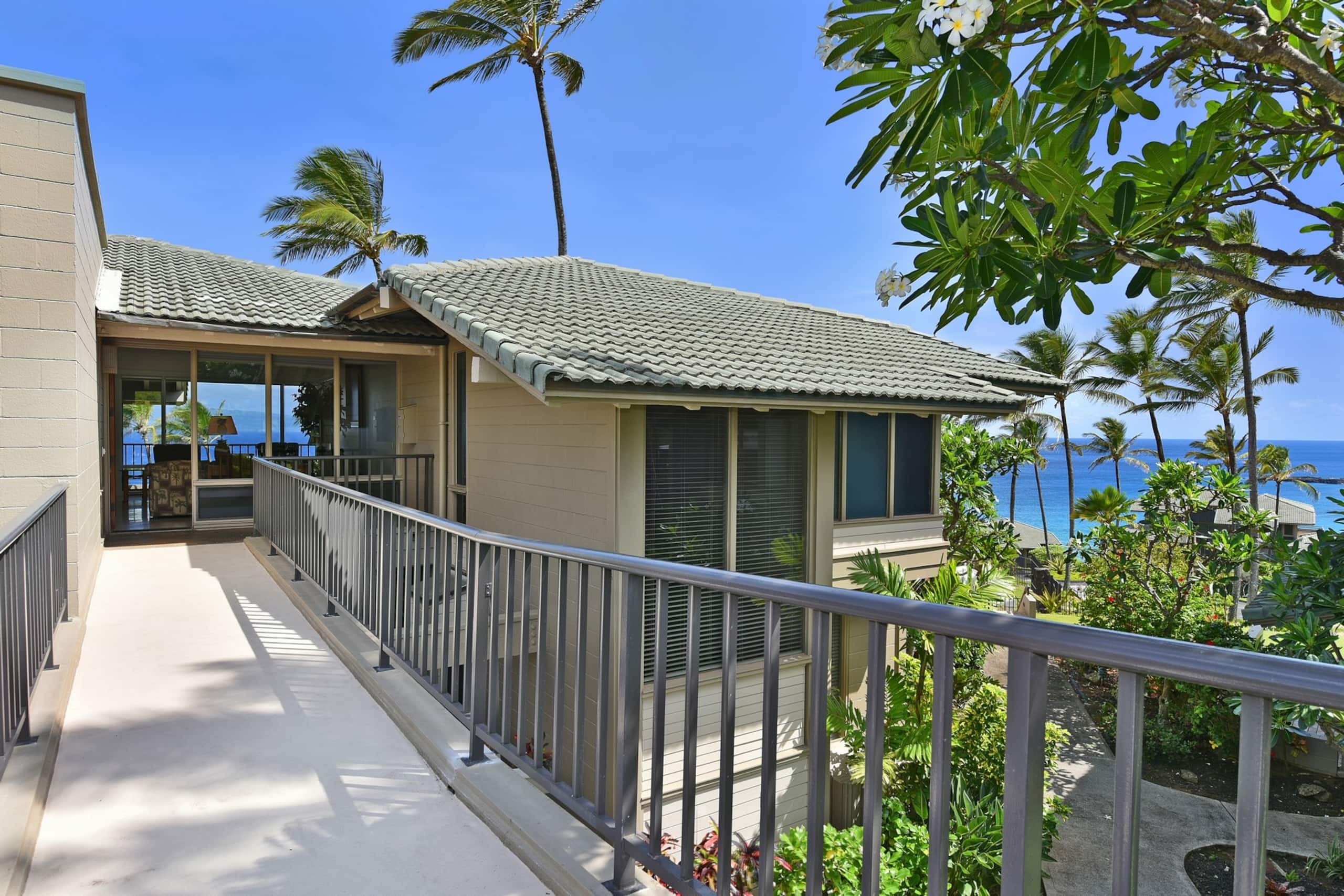 Condo in Lahaina · ★4.92 · 1 bedroom · 2 beds · 1 bath - Image 25