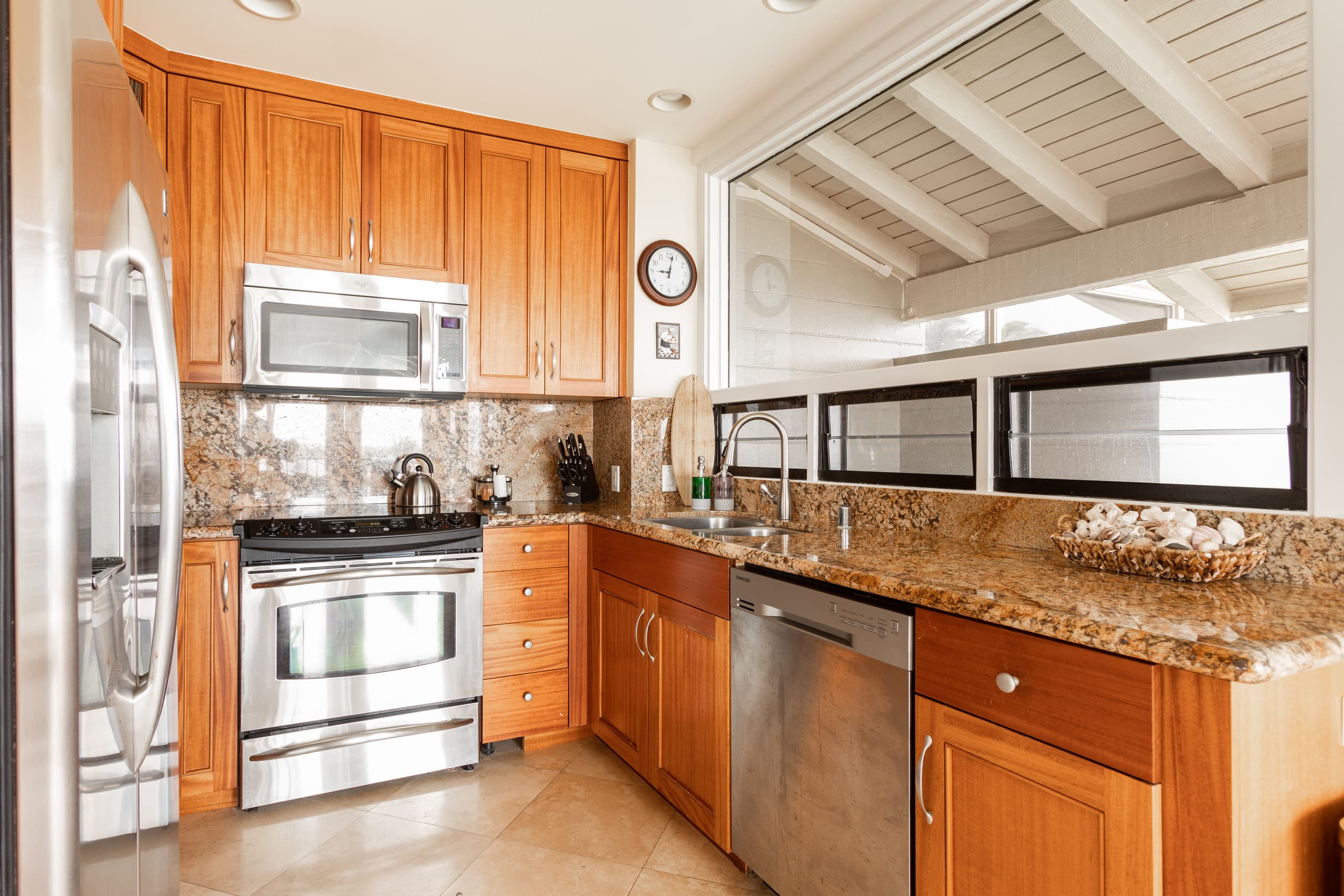 Condo in Lahaina · ★4.92 · 1 bedroom · 2 beds · 1 bath - Image 37