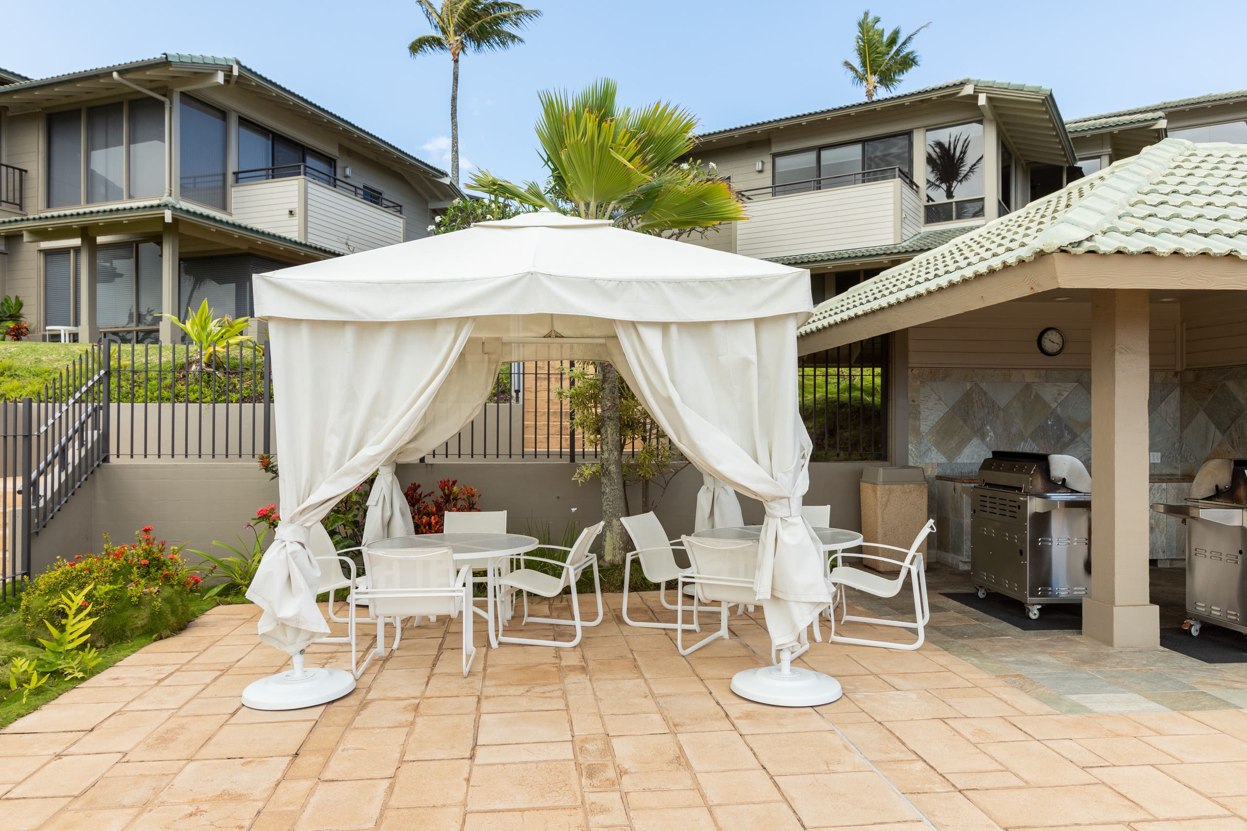 Condo in Lahaina · ★4.92 · 1 bedroom · 2 beds · 1 bath - Image 2