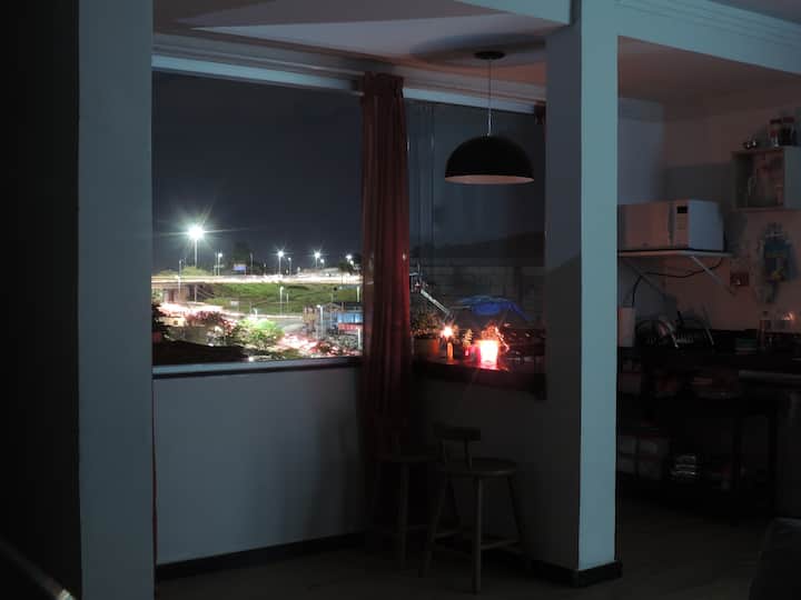 Vista da cozinha, sala de jantar e sala de estar
View from kitchen, dining room, and living room