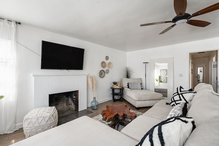 Spacious & Modern – Steps to Beach and Stores