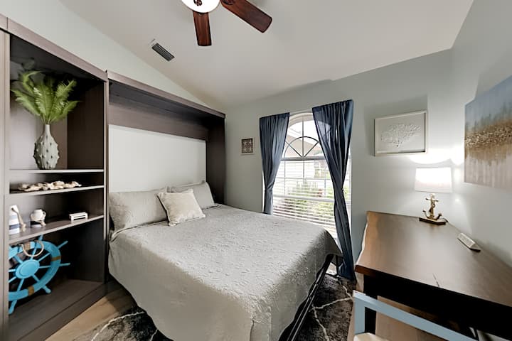 The 4th bedroom/office with super comfy queen sized Murphy bed made up with the provided luxury linens.