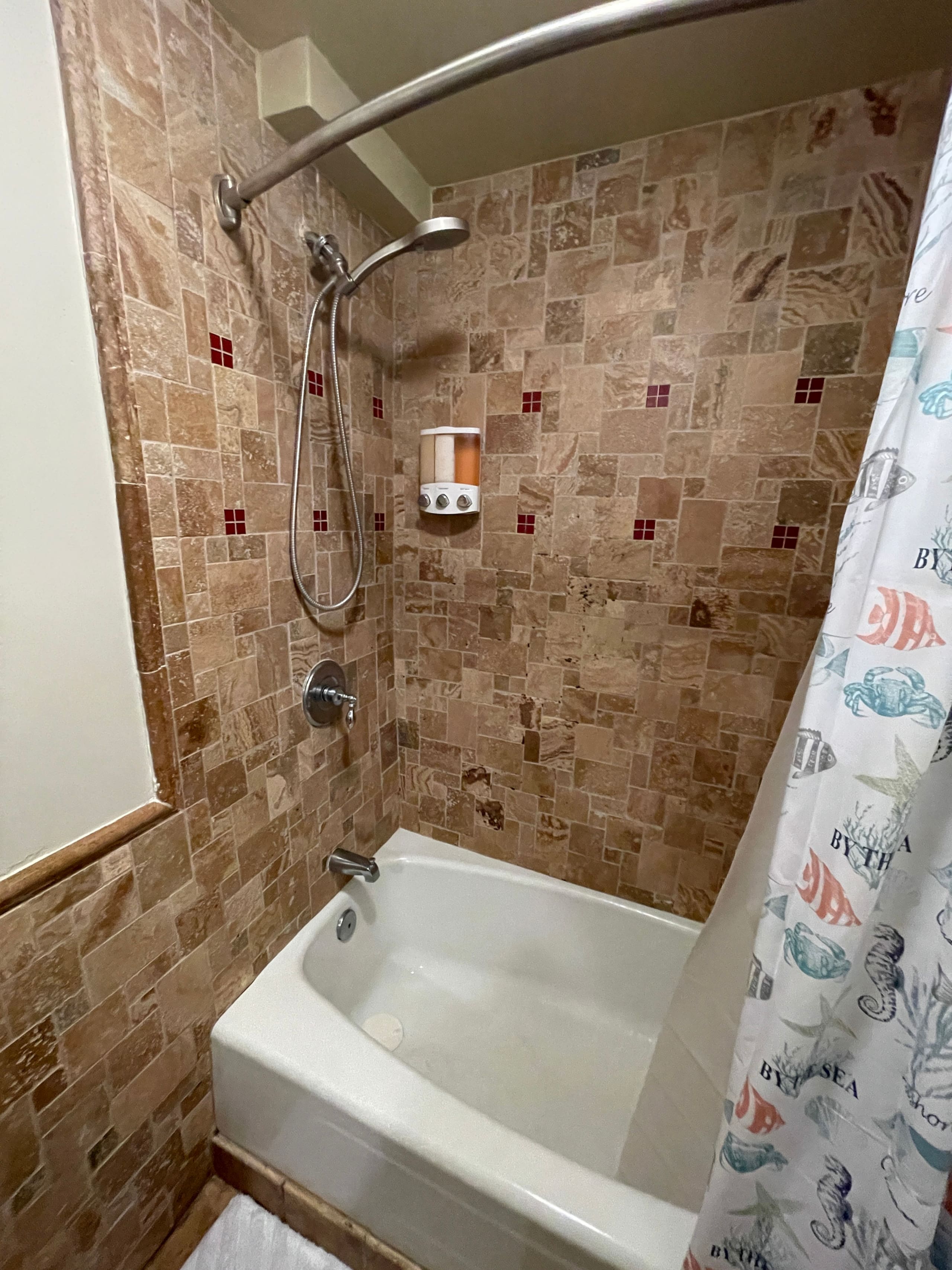 Condo in Honolulu · ★4.82 · Studio · 1 bed · 1 private bath - Image 2
