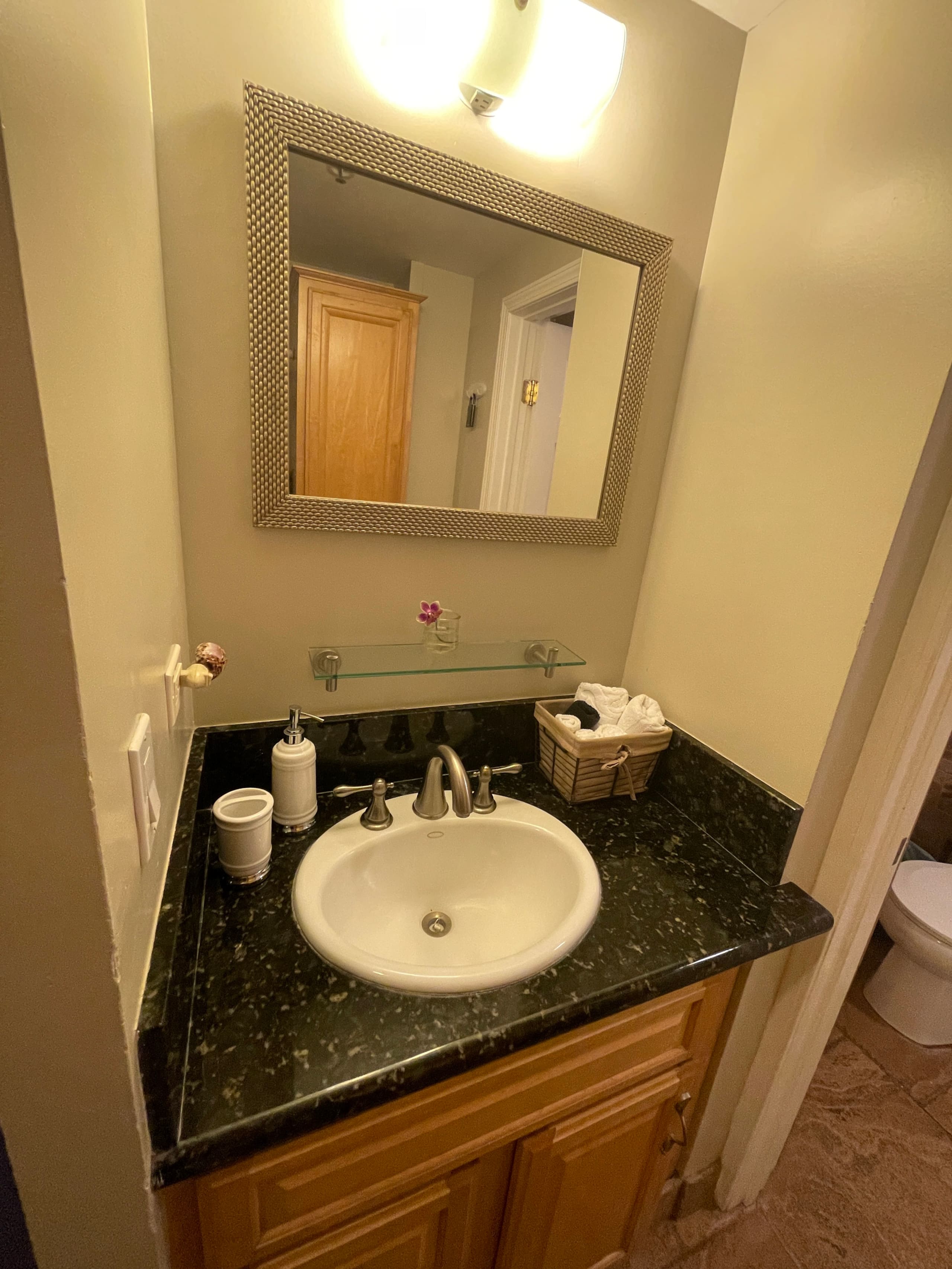 Condo in Honolulu · ★4.82 · Studio · 1 bed · 1 private bath - Image 4