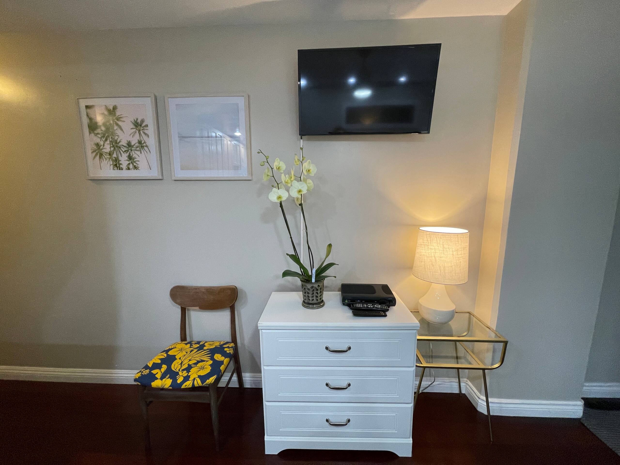Condo in Honolulu · ★4.82 · Studio · 1 bed · 1 private bath - Image 14