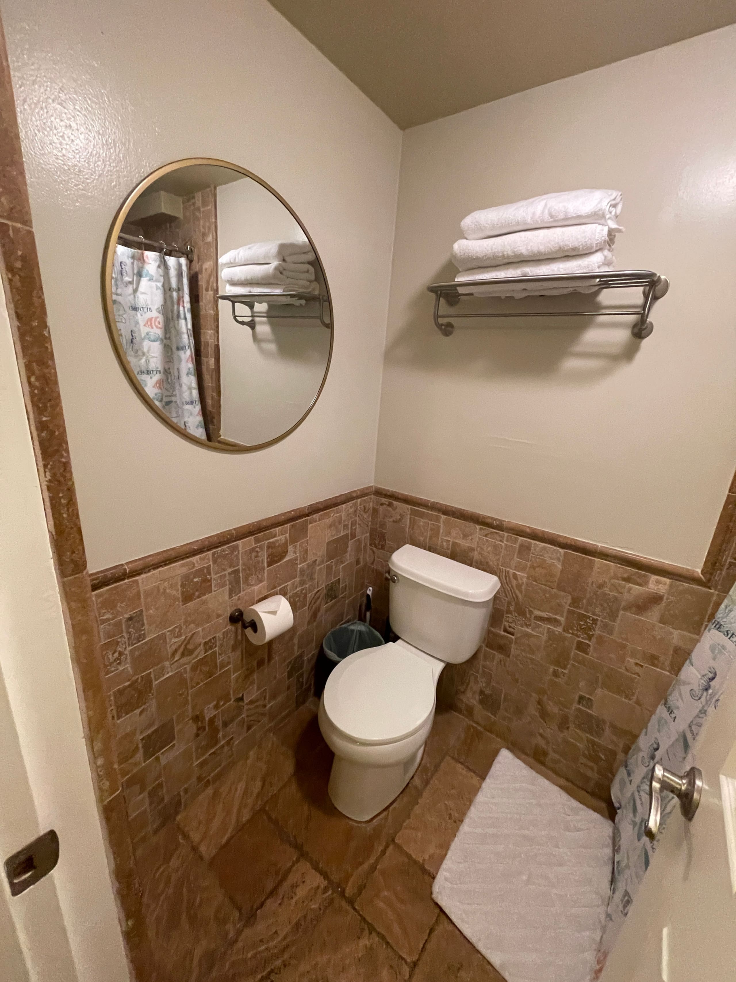 Condo in Honolulu · ★4.82 · Studio · 1 bed · 1 private bath - Image 3