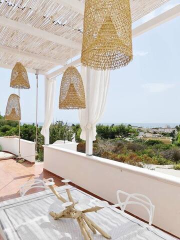 Villa Alba Puglia, infinity pool & stunning views gallery image 4