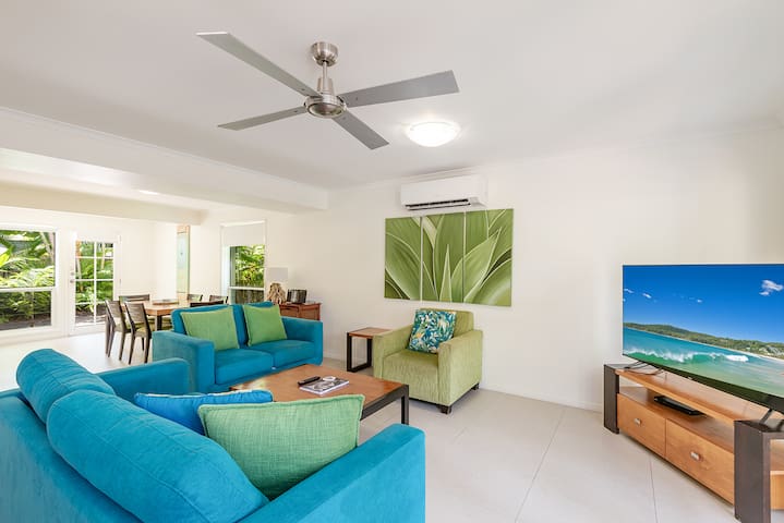 Sandy Beach 12, a 3 bed pool view Noosaville villa