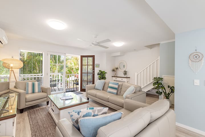 Sandy Beach 14, a 3 bed pool view Noosaville villa