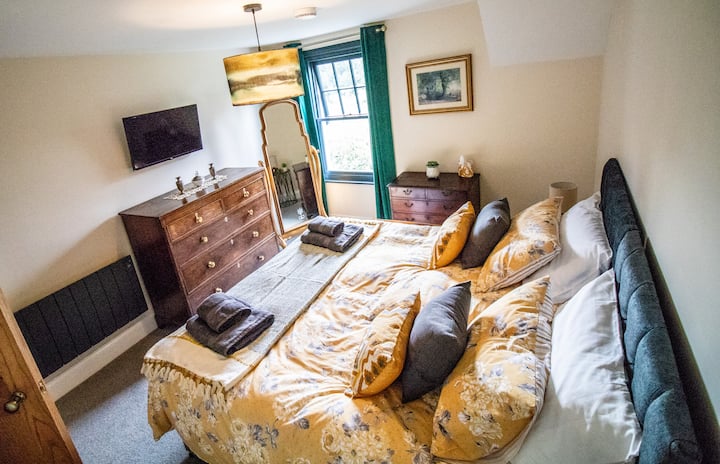 Main Bedroom with superking bed