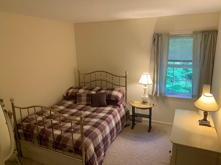 Level 2 : Queen Bedroom