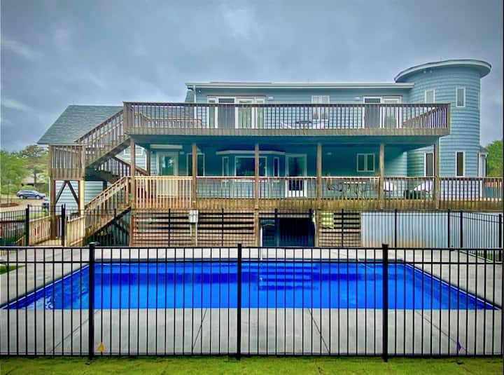 OATS OASIS, *PET FRIENDLY* HOME WITH SWIMMING POOL Houses for Rent in