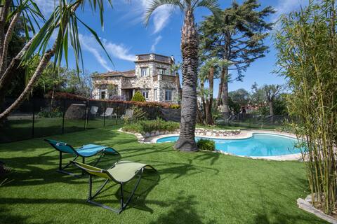 Beautiful villa with pool between sea and mountain.