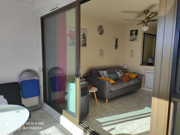 გასაშლელი დივანი 2 ადამიანზე