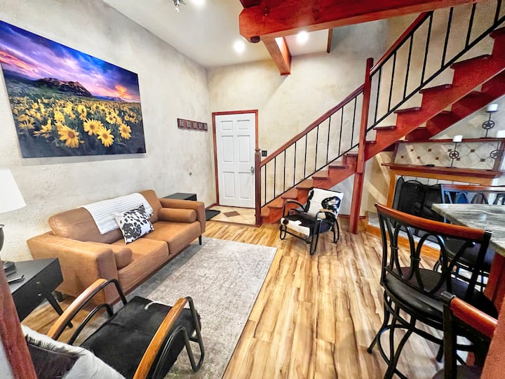 Upgraded 2 Br | Hot Tub & Steps To The Resort! - Crested Butte, CO