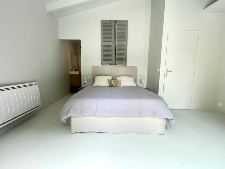 Aangrenzende kamer op de begane grond