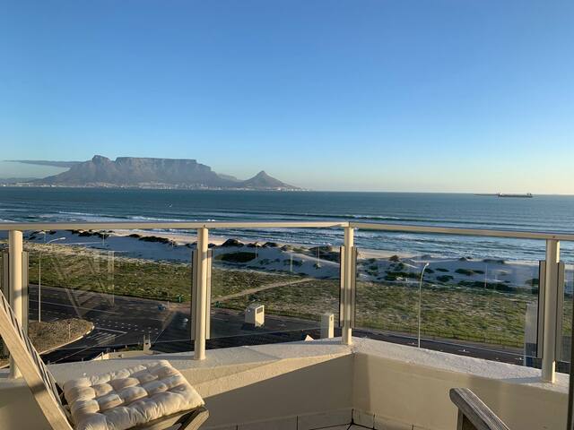 Beachfront apartment with exquisite views gallery image 2