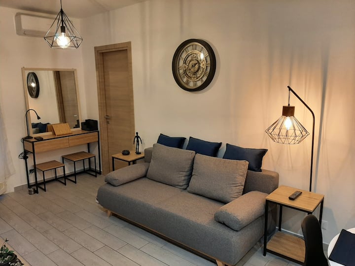 salón acogedor con monedas... 