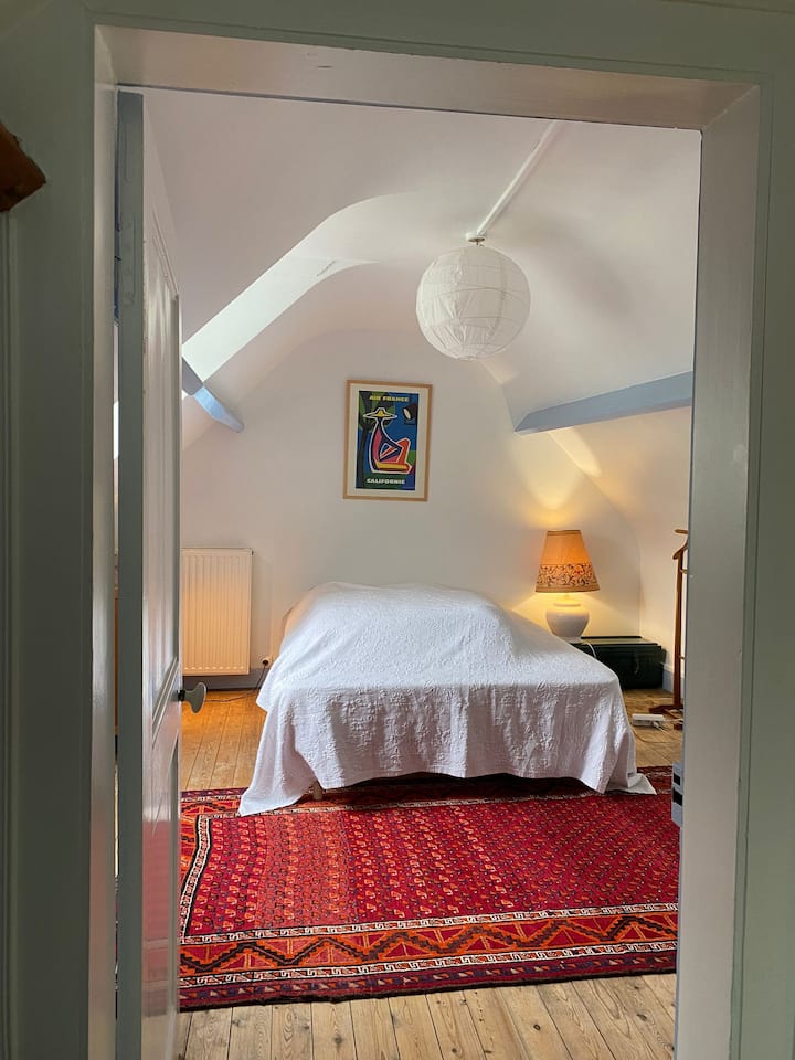 Dhoma e gjumit 3 në katin e 2-të. 1 krevat 140x190