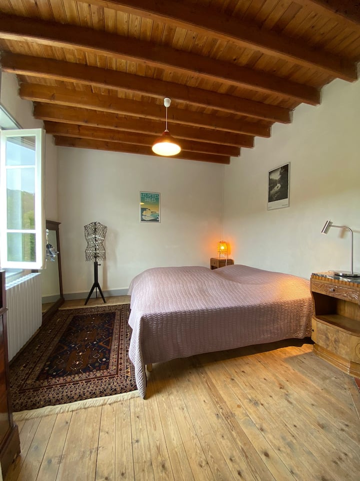 Dhoma e gjumit 2 në katin e parë. 1 krevat 160x200