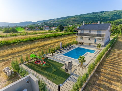 VILLA ANTEA -MODERN, PRIVAT HEATED POOL