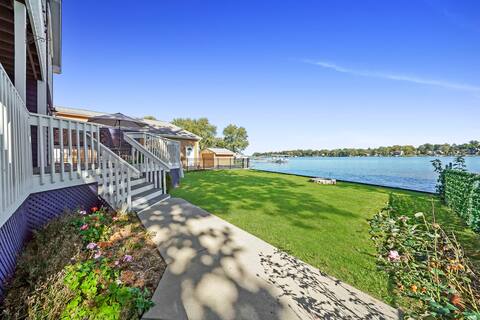 Enjoy Life Right on the Lake with Amazing Views