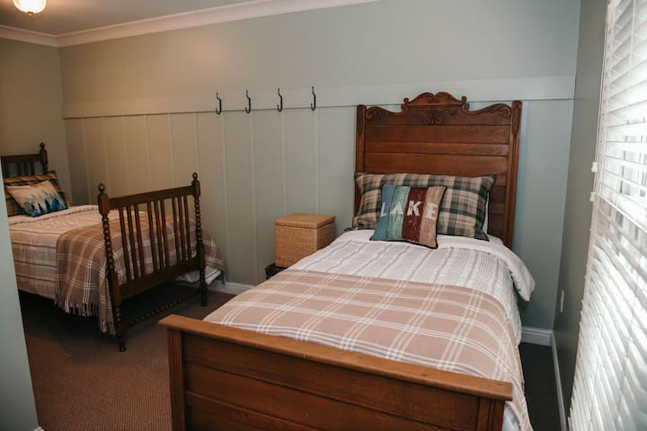 Twin Bedroom