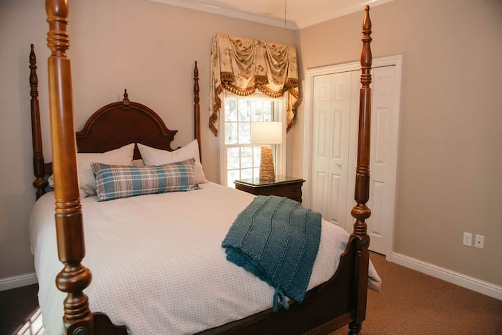 Queen Bedroom