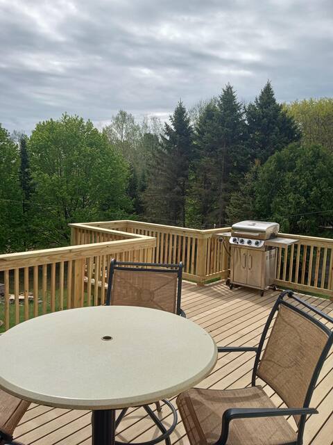 Spacious Deck and Sauna, 4 BR, 2Ba