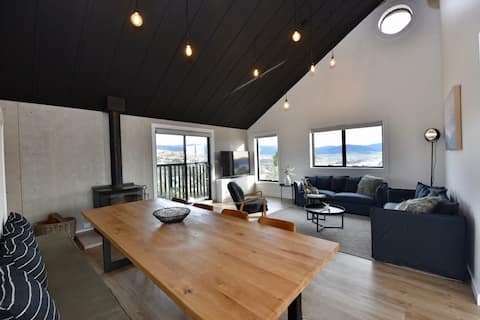 Top Airbnb: Granada Loft - Spacious Alpine Escape in Jindabyne