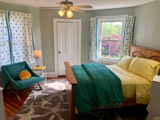 Cheerful 200yr old Farmhouse on 6 acres near beach gallery image 5