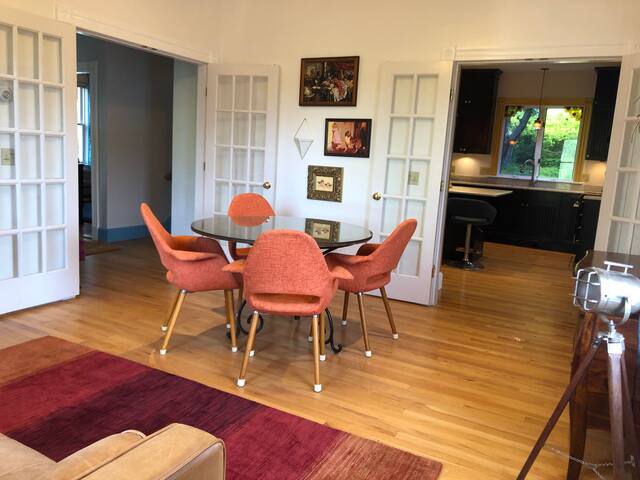 Cheerful 200yr old Farmhouse on 6 acres near beach gallery image 4