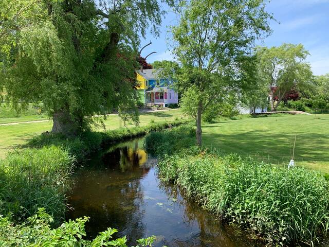 Cheerful 200yr old Farmhouse on 6 acres near beach gallery image 2