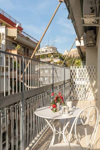 Exquisite 3BDR/2Bath apt in Acropolis &Netflix gallery image 2
