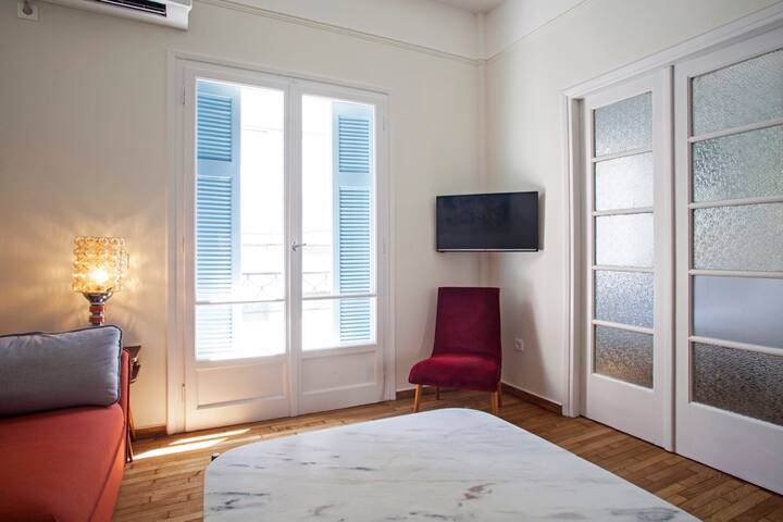 Stylish Townhouse: 3 Apts with Rooftop. EP7 bldg gallery image 4