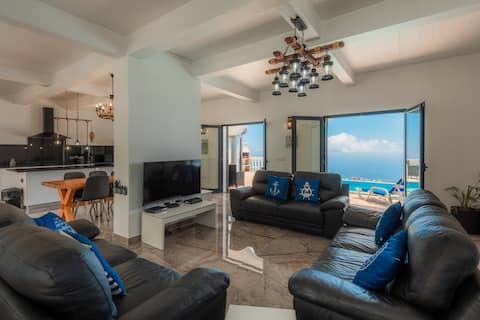 Successful Airbnb property: Blue Sea Tower, Private Heated Pool. Ocean view in Fajã Da Ovelha
