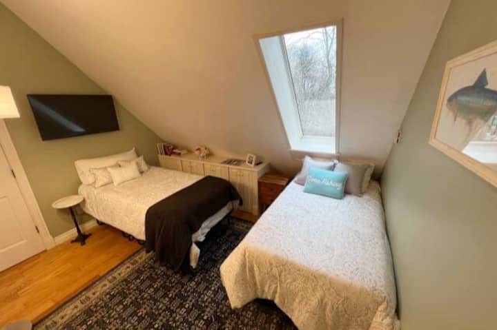 Middle room/office adjoining hall and master bedroom with it's own bathroom.