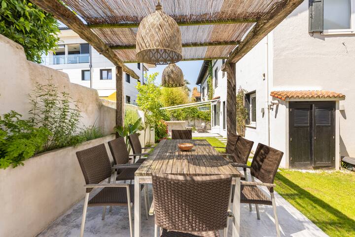 Luxury San Sebastian villa with Garden & Parking