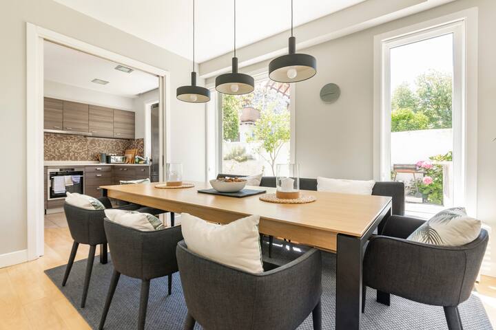 Luxury San Sebastian villa with Garden & Parking gallery image 5